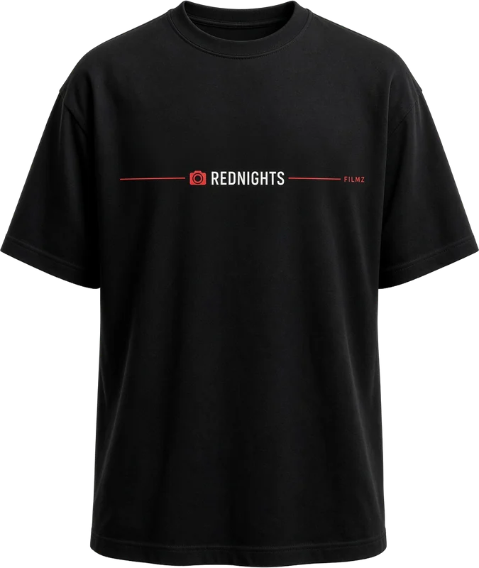 Maquette : t-shirt noir traversé d'une ligne rouge avec le logo Red Nights Filmz.